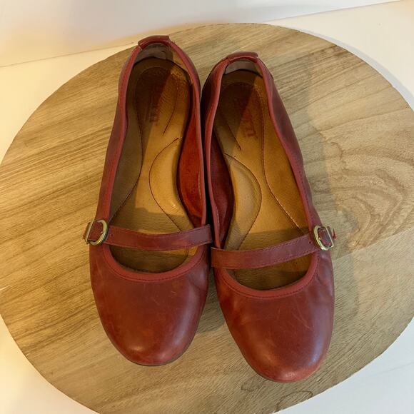Born Red Round Toe Genuine Leather Buckle Strap Ballet Flat Shoe Size 7.5 - Picture 6 of 13